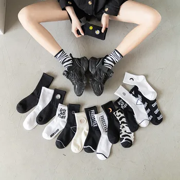 Unisex Moda Hip Hop Çorap Gülümseyen Ay Kadın Sokak Siyah Beyaz Mutlu Kaykay Karikatür Uzun çorap
