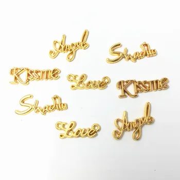 10 Adet Altın İngilizce Mektup Takılar Tırnak Sanat Tasarım Aşk Melek Kelime kolye uçları Alaşım Dekorasyon Tırnak 3D Aksesuarları