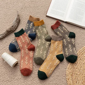 Sonbahar ve Kış Yılbaşı Hediyeleri Kore Tatlı Kawaii Tüp Çorap Japon Harajuku Retro Yün Kalınlaşmış Sıcak Gg Çorap Kadın