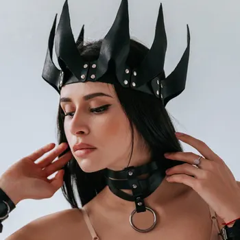 Düzensiz Deri Kraliyet Kraliçe Taç Kadın Gerdanlık Gotik Siyah Kolye Yuvarlak Perçin Goth Aksesuarları Seksi Punk Harajuku Headdress