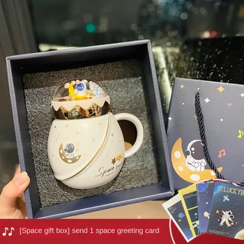 Astronot Serisi Yaratıcı Uzay kapaklı kupa Kaşık Seramik Çift Su Bardağı doğum günü hediyesi Kutusu Kız Seti Veya Erkek Arkadaşı Hediye