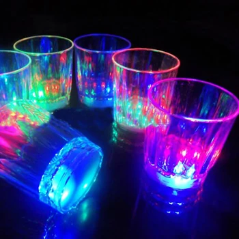 50ml LED Yanıp Sönen Bardak Eğlenceli Bira Şarap İçme Şeffaf Plastik Kupa Yanıp Sönen Parlayan Barware Bar Gece Kulübü için Doğum Günü Partisi