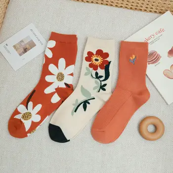 Kore Tarzı Kadın Çorap Çiçek Baskı Harajuku Retro Streetwear Ekip Çorap Tatlı Kızlar Vintage Japon Kawaii Sevimli Çorap Kadın